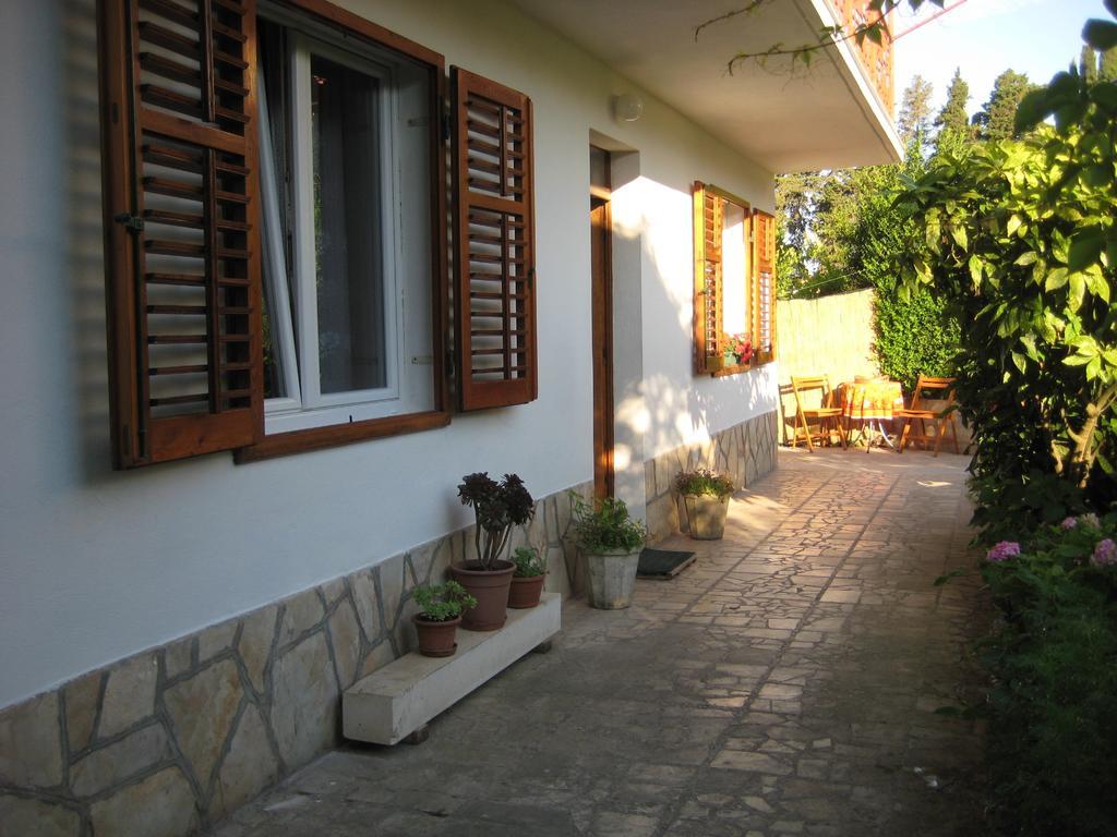 Apartment Bosiljak Jelsa  Room photo
